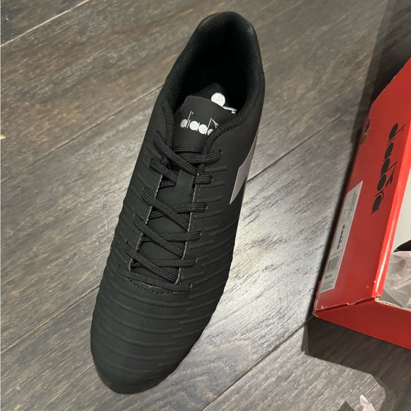 Diadora Men’s Soccer Cleats Size 9 Brand New - Picture 3 of 5